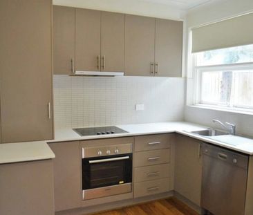 Spacious Ground-Floor Apartment with Impressive Outdoor Living - Photo 4