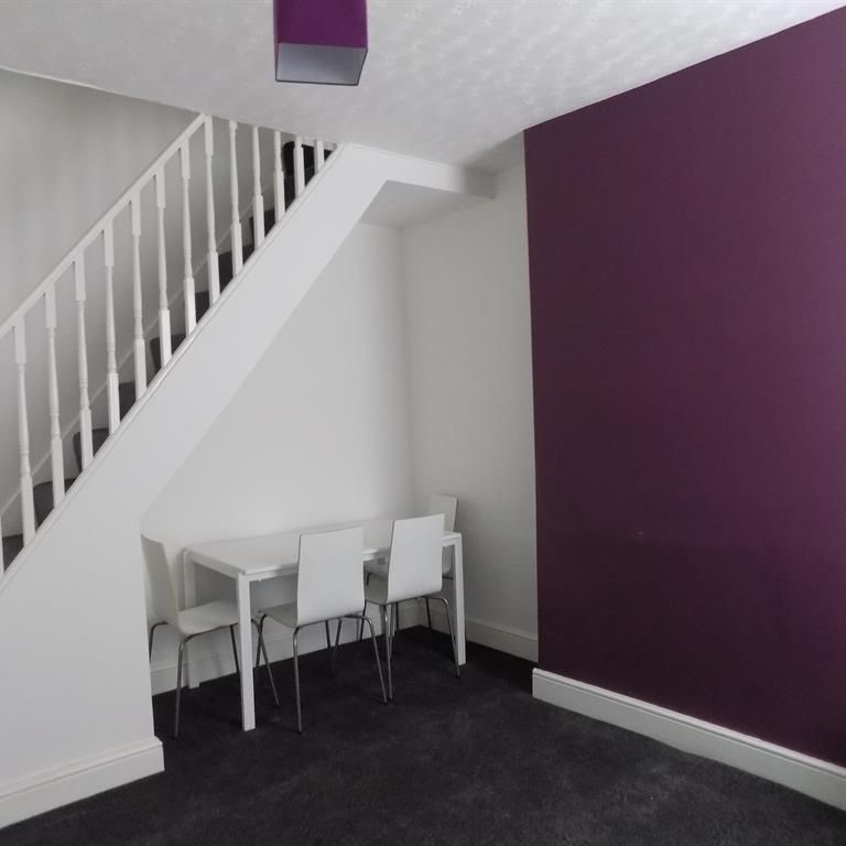 3 bedroom private hall to rent - Photo 1