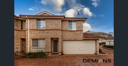 Spacious three-bedroom townhouse in the sought-after Glen Regent Estate! - Photo 4