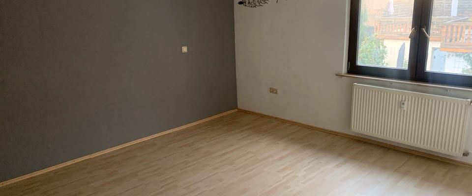 Schwalbach- große 3ZKB mit EBK+G-WC+Balkon+2 Stellplätze - Photo 1