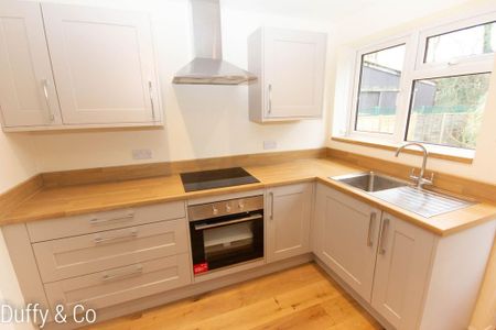3 bedroom detached house to rent - Photo 4
