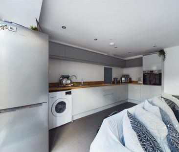 2 bedroom apartment to rent - Photo 6