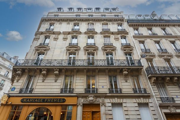 location Appartement A DE 246m² À PARIS - Photo 1