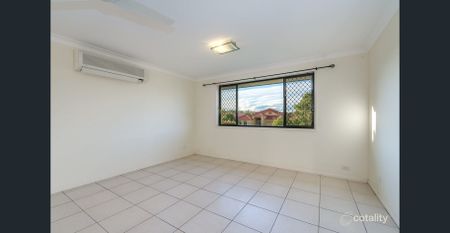 Versatile Family Living – 3 Bedrooms + Study or Optional 4th Bedroom Home in Sought after Molendinar - Photo 2