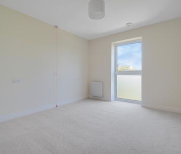 2 bedroom retirement property to rent - Photo 6