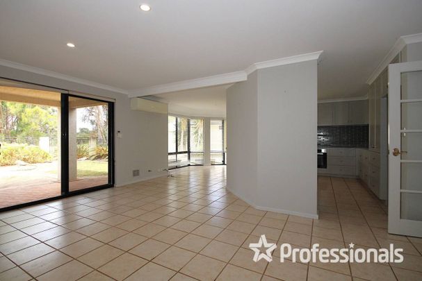 Elegant Double-Storey Home in Prestigious Pelican Point! - Photo 1