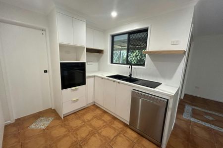 BEAUTIFUL FAMILY HOME WITH SOLAR AND EXTRA MULTI PURPOSE ROOM AVAILABLE NOW - Photo 3