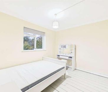 Yorktown Road, Sandhurst, Berkshire, GU47 - Photo 2