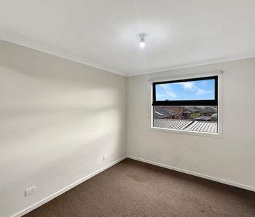 🏡 4-Bedroom Townhouse in Wollert - Photo 4