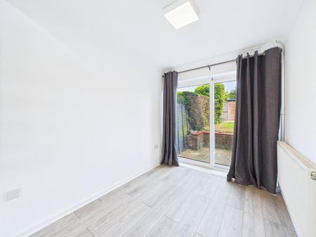 3 bedroom terraced house to rent - Photo 5