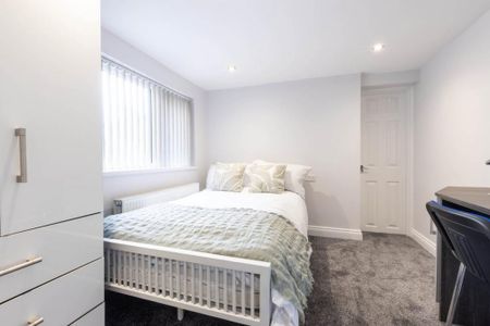 4 bedroom terraced house to rent - Photo 4