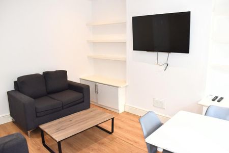 6 bedroom terraced house to rent - Photo 2