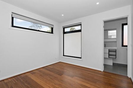 3 bedroom townhouse - modern living in Pascoe Vale! - Photo 2