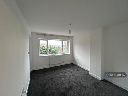 4 bedroom semi-detached house to rent - Photo 3