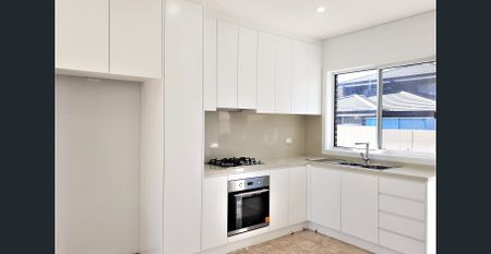 TWO BEDROOM IN ULTRACONVENIENT LOCATION! - Photo 3