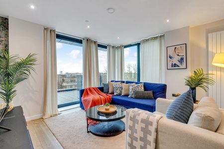 2 Bed Flat, Centric Close, NW1 - Photo 5