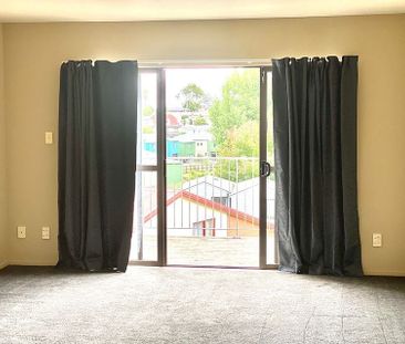 Chic 2BR Townhouse in Papatoetoe - Photo 5