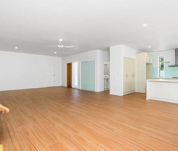 Modern Three Bedroom Home Moments from Clarkes Beach - Photo 3