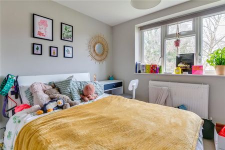 3 bedroom flat to rent - Photo 4