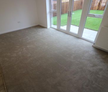 3 bedroom end of terrace house to rent - Photo 2