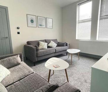 Salisbury Grove, LS12 - Photo 1