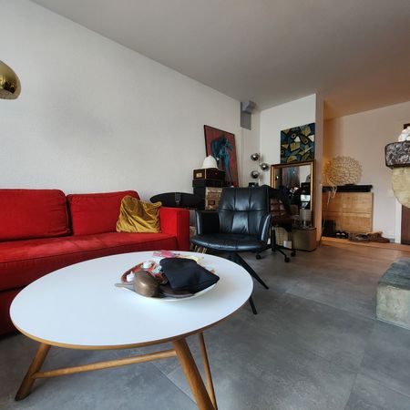 Appartement de 3.5 pièces au rez-de-chaussée entièrement rénové - Foto 2