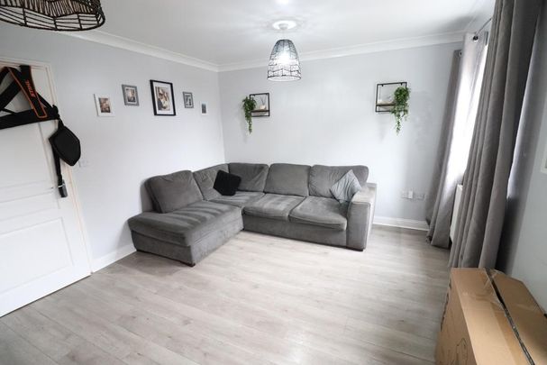 3 bedroom end of terrace house to rent - Photo 1