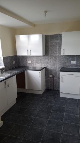 2 bedroom semi-detached house to rent - Photo 3