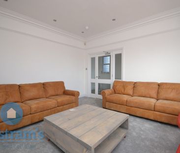 6 bed Detached House for Rent - Photo 2