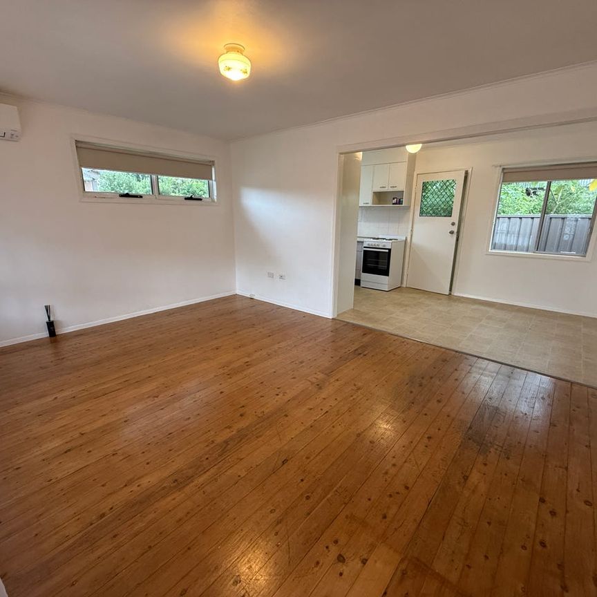 LITTLE CHARMER - Photo 1