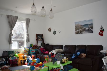 For Lease - 966 Dundas Street, Toronto, Ontario - Photo 5