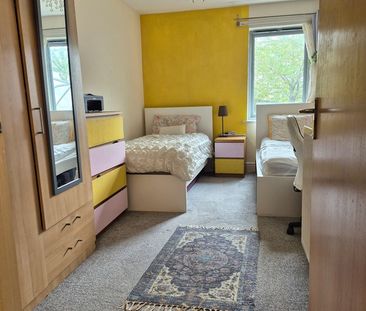 2 Bed Flat, Goldsmith Close, HA2 - Photo 4