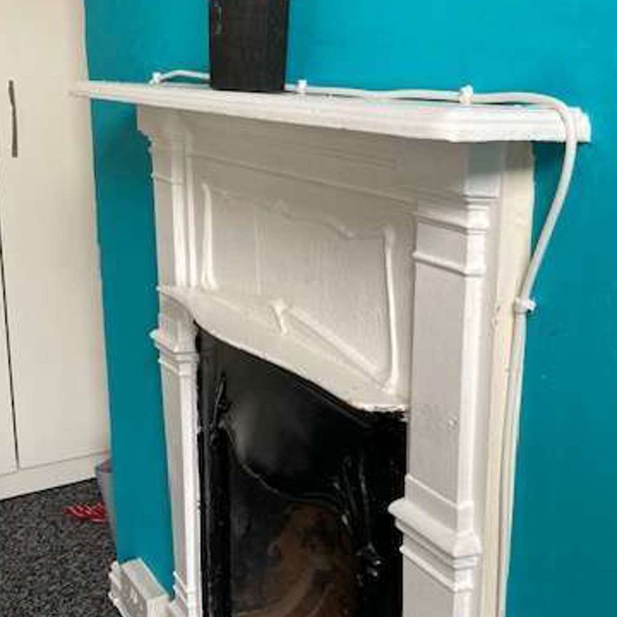 Hawkins Street Room 4 - Photo 1