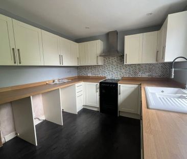 Local Board Road, WATFORD - Photo 1