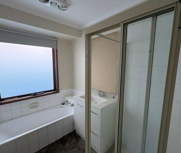 6 Melissa Court, Hampton Park VIC - Photo 1