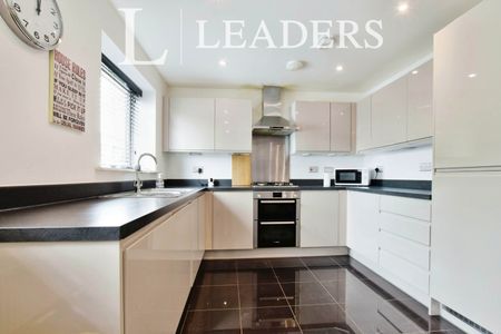 4 bedroom town house to rent Arena Drive, Manchester, M11 - Photo 2