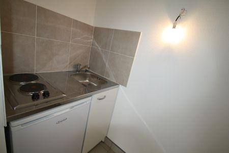 Location Appartement 1 pièce 26m² - Photo 3