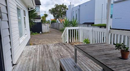 Stunning Home with Views - Photo 4