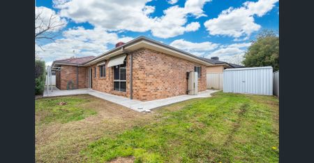 Large Three Bedroom Townhouse - Photo 4