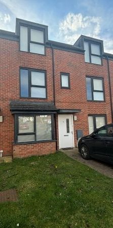 Silver Court Gardens, Brownhills, Walsall, WS8 6FB., Property for rent - Photo 1