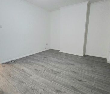 4 bedroom terraced house to rent - Photo 5