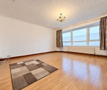 2 Bed Flat, Eastern Avenue, IG2 - Photo 2