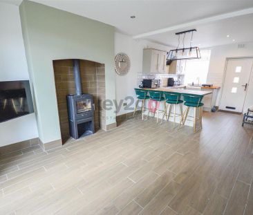 2 bedroom end of terrace house to rent - Photo 2