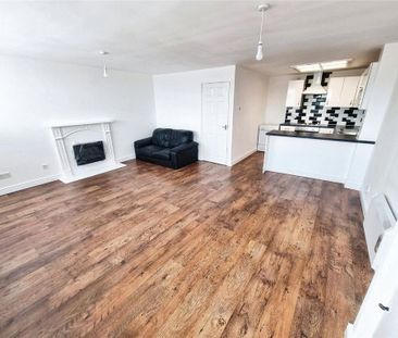 2 bedroom flat to rent - Photo 2