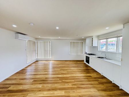 MANUREWA, 3 BEDROOMS - Photo 2