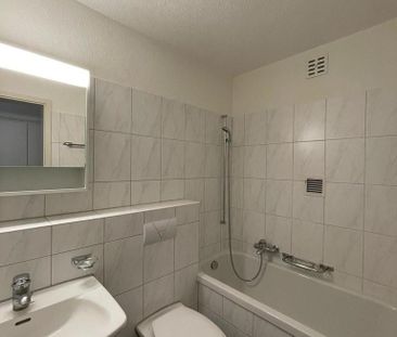 Zentral gelegene Wohnung mit grossem Balkon mit Aussicht - Photo 5