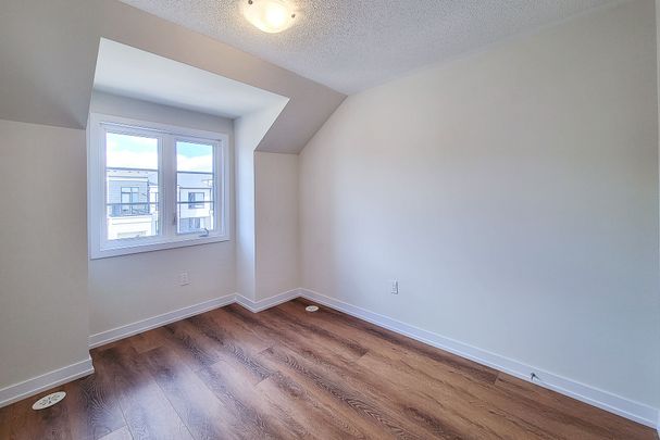 For Lease - 1364 Kaniv Street, Oakville, Ontario - Photo 1