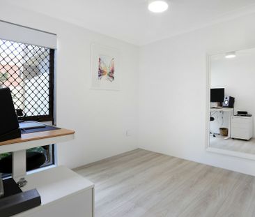 RENOVATED GROUND FLOOR UNIT IN MERMAID WATERS - Photo 4
