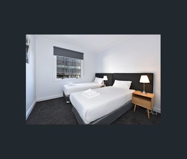 CBD Fully furnished 3 bed 2 bath, close to everything ! - Photo 6