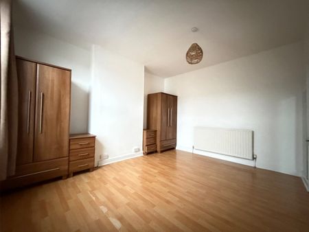 2 Bed Terraced House, Brooklyn Street, LS12 - Photo 4